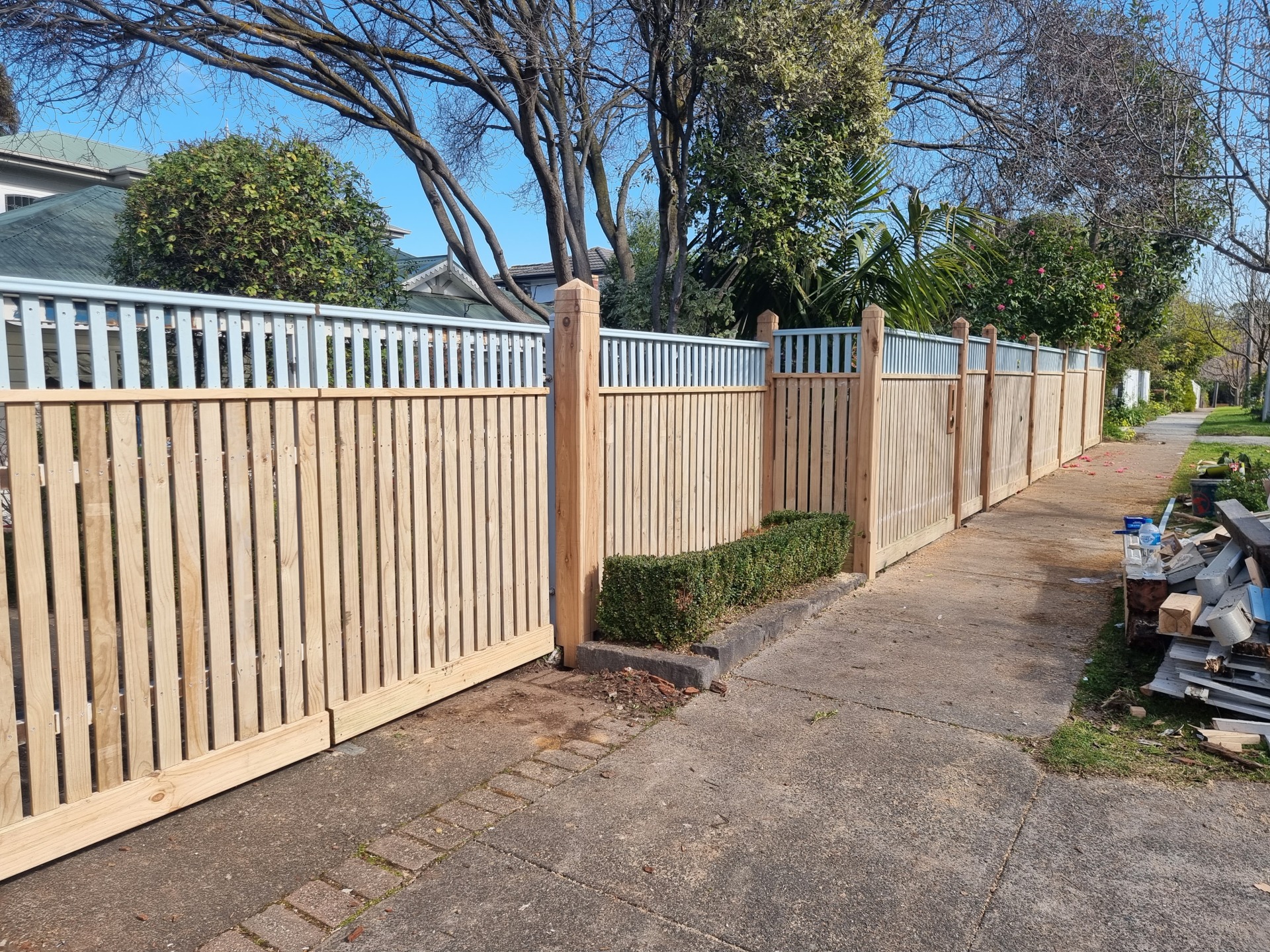 Picket Fencing Melbourne Fencing & Decking