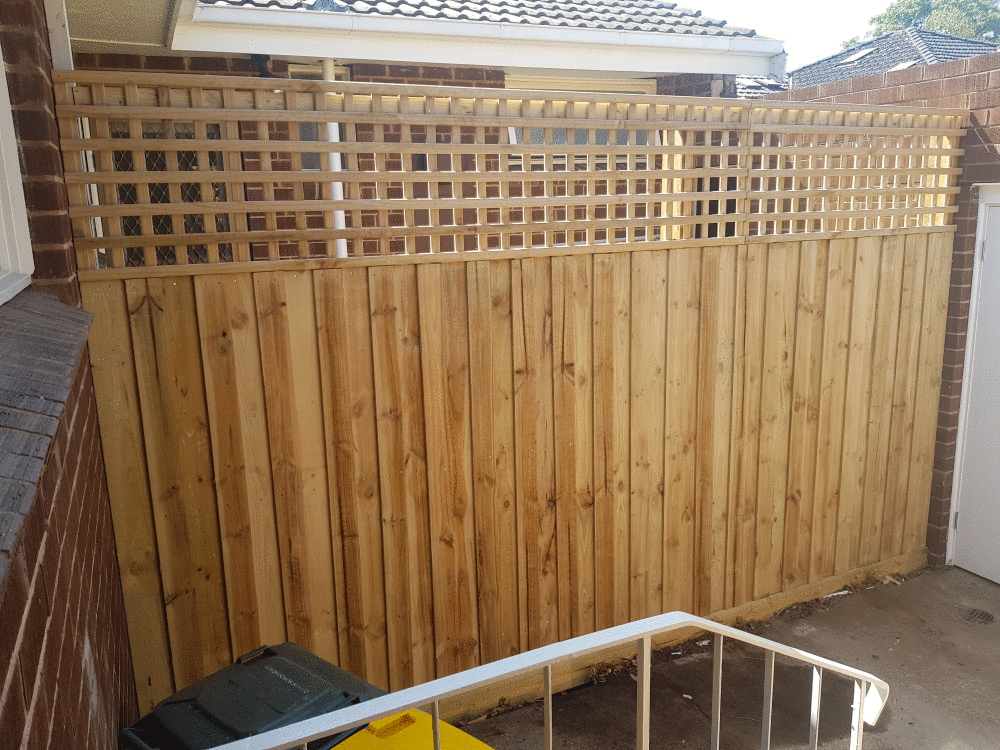 Paling Fencing - Melbourne Fencing & Decking